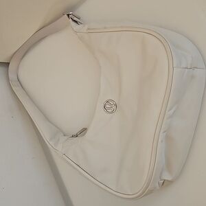 Lululemon mini shoulder bag 4L pre owner